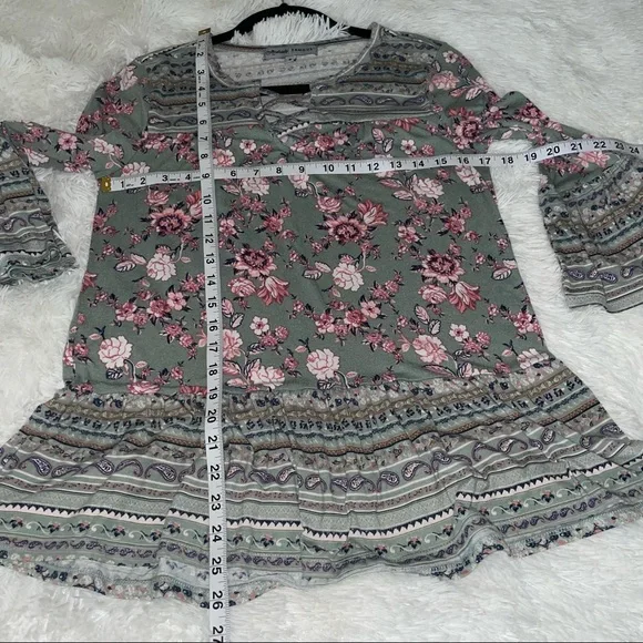 Absolutely Famous top women’s small Floral Print 3/4 Bell Sleeve ruffle blouse - Picture 9 of 11